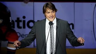 Teemu Selanne speaks at his jersey retirement