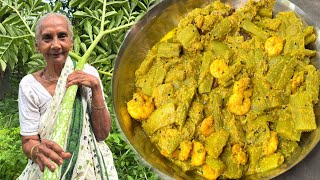 গাছ থেকে কচি ওলের ডাটা তুলে ঠাকুমার জমানো সম্পদ আজ রান্না করলো।Oler data recipe in bengali।