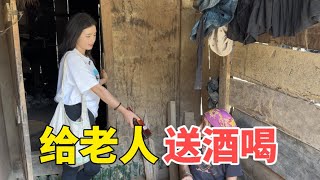 国内粉丝给老丈人寄来了他喜欢喝的酒