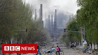 Мирных жителей Украины эвакуировали с Мариупольского металлургического завода - BBC News