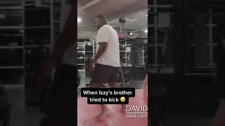When Izzy's brother tried to kick 😅 (via UFC)
