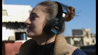 廃墟と化したシリアの街でラジオ局を立ち上げたクルド人女子大生を追ったドキュメンタリー映画『ラジオ・コバニ』予告編