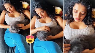Ketika Sharma CUTE Moments With Her CAT | Ketika Sharma Latest Video