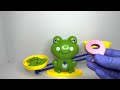 weighing numbers on a scale ￼with fun gloves learning videos for toddlers