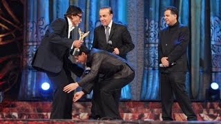 SRK Touches Amitabh And Jaya's Feet