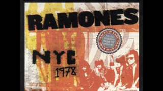 27 We're a Happy Family - The Ramones NYC LIVE 1978