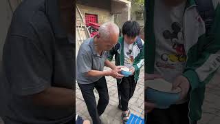 百善孝为先，父母就是孩子的镜子，你怎么孝敬老人，孩子就怎么孝敬你，教育一定从孝开始教  #百善孝为先 #孝敬父母 #懂事的孩子    003