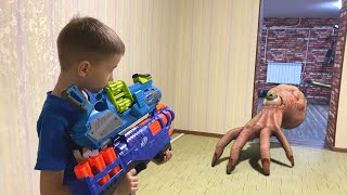 Nerf Game Monsters hands made their way into the house Руки монстры пробрались в дом