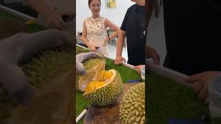 unboxing durian duri hitam untuk tamu dari tiongkok...