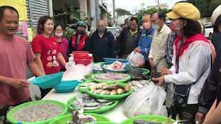 客人叫阿源載一些素食的來賣  阿源說下禮拜賣素魚 台中市豐原中正公園  海鮮叫賣哥阿源  Taiwan seafood auction