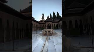 朝のアルハンブラ宮殿。水の音と鳥の囀りが聞こえるライオンの中庭。#granada #alhambra #españa #ライオンの中庭 #アルハンブラ宮殿