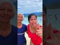 Mi abuela no se quiere bañar en la playa