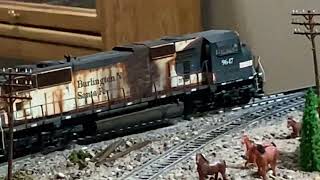 HO Scale Athearn Genesis SD70MAC Diesel Locomotive BNSF professionally weathered