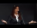 Cristina Fernández sale de los tribunales aclamada por miles de personas