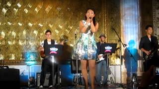 我一見你就笑 performed by Kelly with Kast Live Band