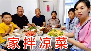 媳妇用土豆丝，粉皮小白菜加点农村大酱，拌了两大盘凉菜真香【东北胖哥的乡村生活】