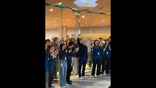 Apple Jing'an Apple Store Grand Opening! CEO Tim Cook Opens the Doors to First Customers