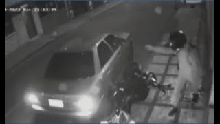 Conductor embistió a ladrones tratando de impedir el robo de una motocicleta y le dispararon