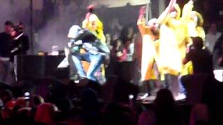 Chris Brown LIVE opening mix at B96 Summer Bash 2011. Dougie