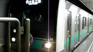 【常磐線新型車両!!】東京メトロ千代田線 JR E233系2000番台 東マト1編成 町屋駅 発車 [JR E233 series departure (Chiyoda Line)]