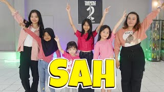 DJ SAH REMIX SARAH SUHAIRI VIRAL TIKTOK | DANCE JOGET ZUMBA SENAM TAKUPAZ SURABAYA