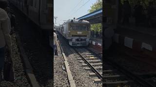 30111 বালিগঞ্জ থেকে ব্যারাকপুর লোকাল / Ballygunge to Barrackpore Local #viral #youtubeshorts #shorts