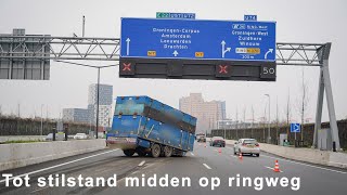 Vrachtwagen verliest trailer N7 Groningen, schade aan wegdek