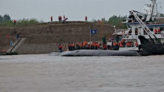 В Китае продолжают искать пассажиров затонувшего лайнера (новости)