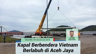 Bawa Ratusan Tiang Pancang, Kapal Berbendera Vietnam Berlabuh di Aceh Jaya