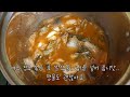 김칫국 김치를 볶아서 푹 끓인 시원 칼칼한 김칫국.. 가래떡이 들어가 더 맛나요.