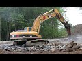 cat 330cl hammering rocks