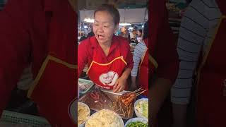 ผู้สาวลาวชอบกินไส้กรอก ไส้กรอกอีสาน ดังไกลถึงประเทศลาว #vientiane #laos