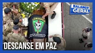 Corpo de policial morto é enterrado no Cemitério Jardim da Paz, em Aparecida