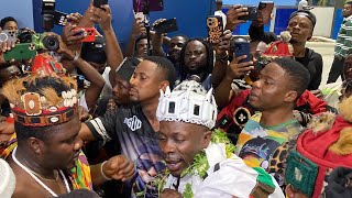 🤩🔥Shatta Wale arrival storms Kotoka after a successful show in Jamaica as fans and Chiefs crown him