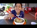 500 bowls of noodle soup sold daily by a generous chef cambodian street food