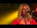 beccy cole singer sees it all