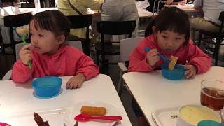 Connie7歲3個月-Queenie4歲1個月在IKEA餐廳吃晚餐-2019年7月30日