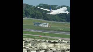 AMAZING United 787-9 Take Off From Changi