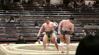 Tochimitsuru (1-0) - Ariake (0-1) , Sumo : Natsubasho '19