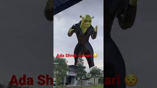 Raksasa Shrek Menari