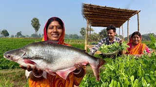 প্রথমবার মা আজ ৫কেজি ওজনের পাঙ্গাস মাছ কেটে লাল লাল করে ঝোল তার সঙ্গে কলুই  শাকের ঘন্ট রান্না করলো।।