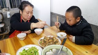 农村儿媳香芋炖肉，煮一大盆，配米饭吃，看了都饿了