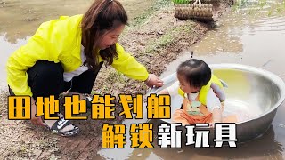 英子带小苹果去大姐那插秧，让小苹果体验下农村娃该做的事情【农村小英子】