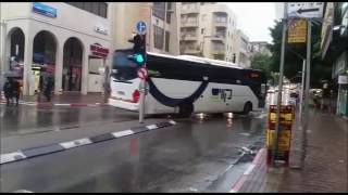 אוטובוס של חברת קווים עולה על אי תנועה ושועט בנתיב הנגדי בבני ברק!!!