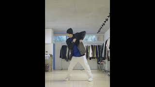 「APPLEBUM Studio Move」Dancer : Takuya