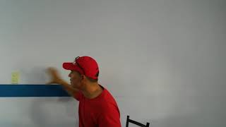 Pintando cenefa en pared, 2018.