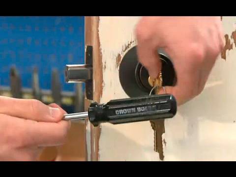 Pick a Lock in SECONDS with a Bump Key Pick a Lock in SECONDS with a Bump Key