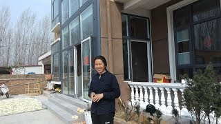 农村小院装修封阳台，型材选择不错效果杠杠滴，完工小院更完美