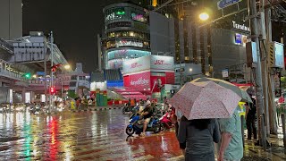 บรรยากาศตอนฝนตกช่วงนี้พายุเข้าเชฟพาเดินจากซอยสุขุมวิท31ไปที่MRTอโศกสุขุมวิท@Chef Smite butterstation