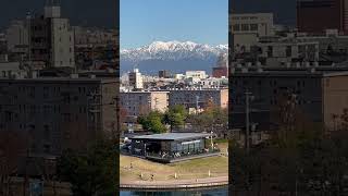 世界で一番美しいスタバ　　　　　　　　　　富山県環水公園　　　　　　　　　　　　　　晴れると背後に素晴らしい立山連峰が聳え立っています。